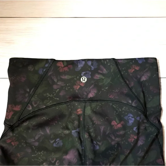 Lululemon Train Times Crop 17" Leggings in Frozen Flourish Multi/Black, Size 8 - Picture 6 of 9